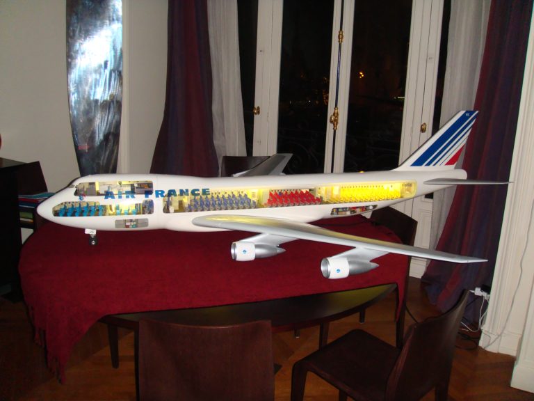 Boeing 747-100 AIR FRANCE 1/32nd Scale Cutaway Model