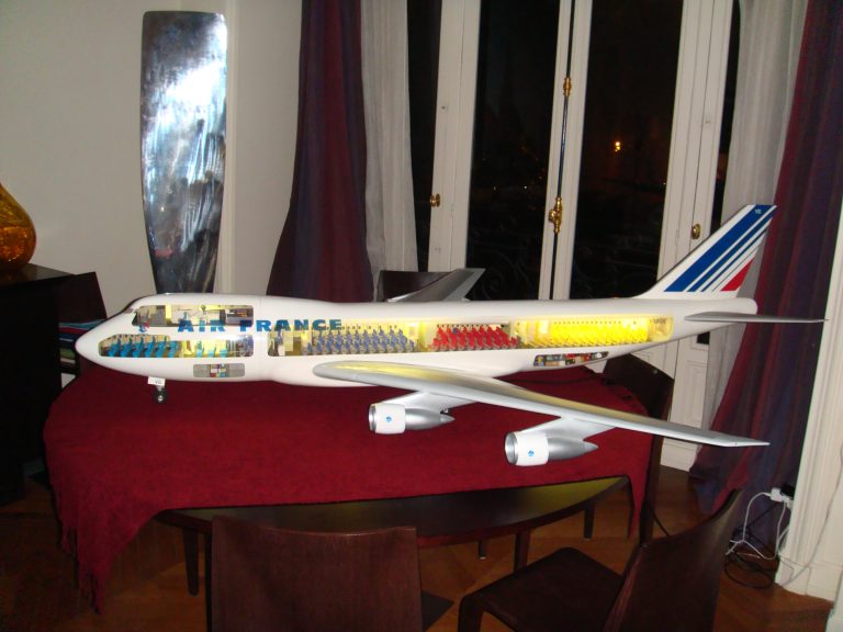 Boeing 747-100 AIR FRANCE 1/32nd Scale Cutaway Model