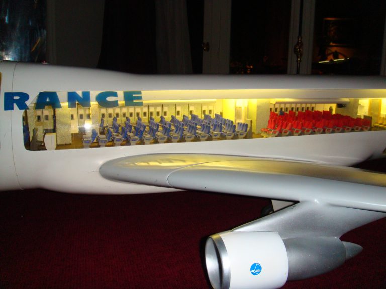 Boeing 747-100 AIR FRANCE 1/32nd Scale Cutaway Model