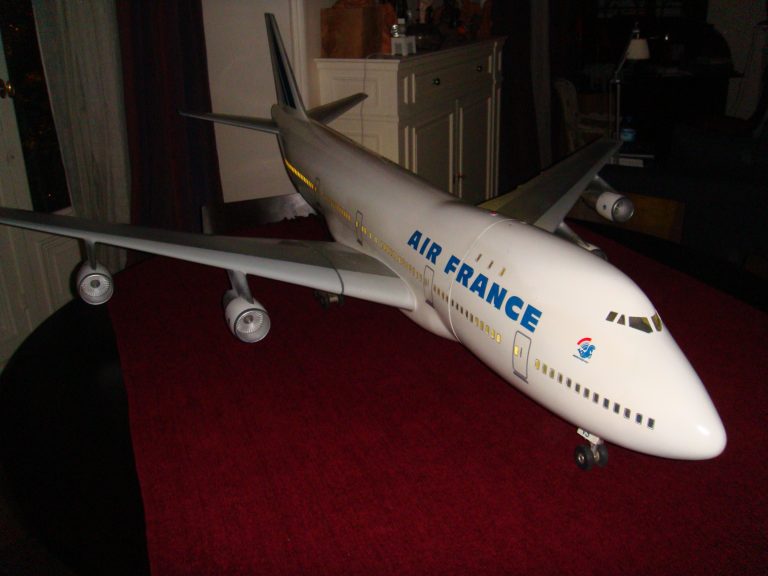 Boeing 747-100 AIR FRANCE 1/32nd Scale Cutaway Model