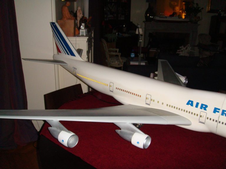 Boeing 747-100 AIR FRANCE 1/32nd Scale Cutaway Model