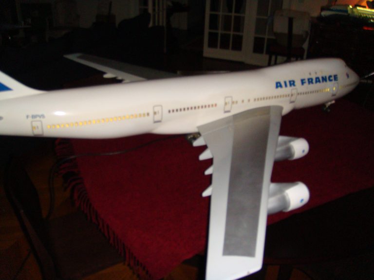 Boeing 747-100 AIR FRANCE 1/32nd Scale Cutaway Model