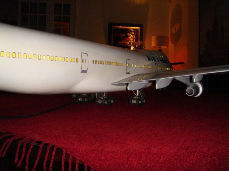 Boeing 747-100 AIR FRANCE 1/32nd Scale Cutaway Model