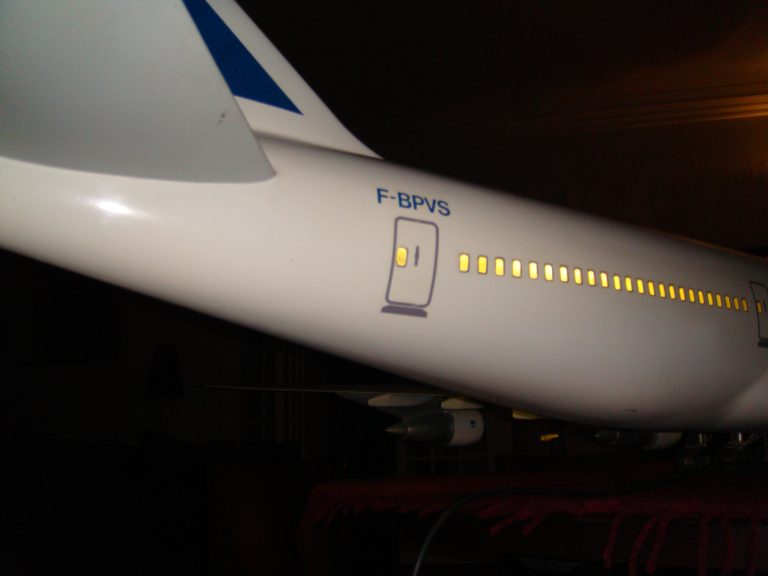 Boeing 747-100 AIR FRANCE 1/32nd Scale Cutaway Model
