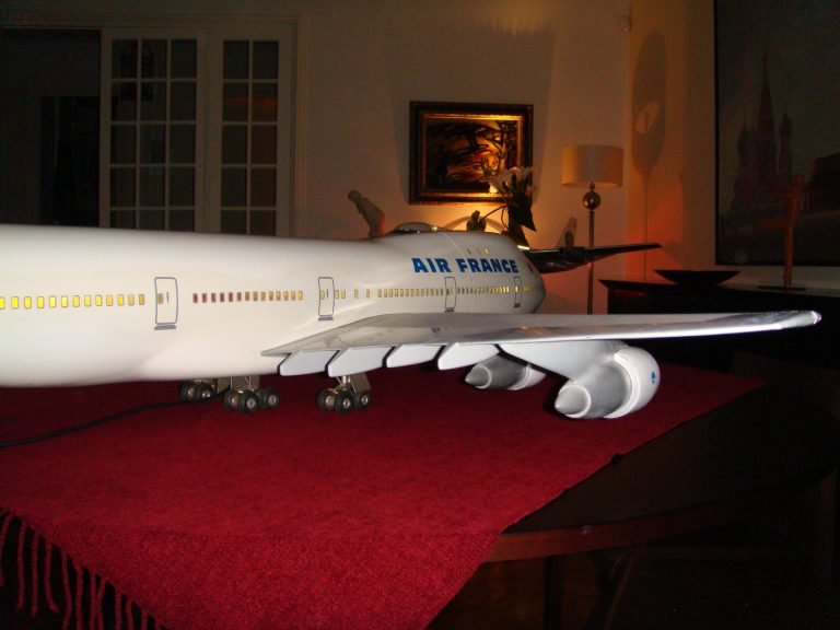 Boeing 747-100 AIR FRANCE 1/32nd Scale Cutaway Model