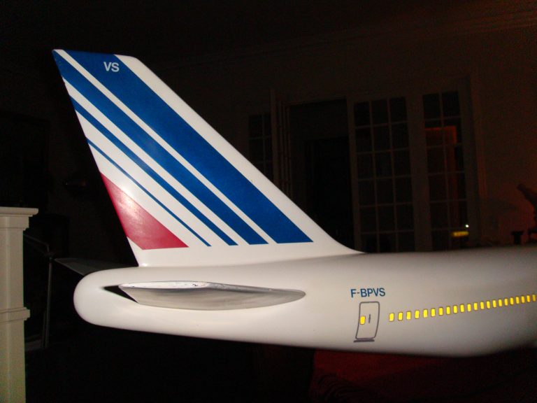 Boeing 747-100 AIR FRANCE 1/32nd Scale Cutaway Model