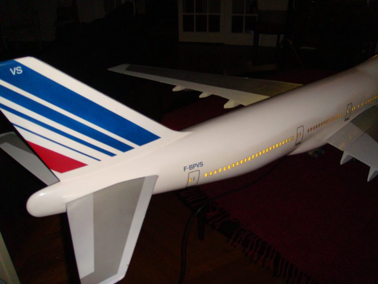 Boeing 747-100 AIR FRANCE 1/32nd Scale Cutaway Model