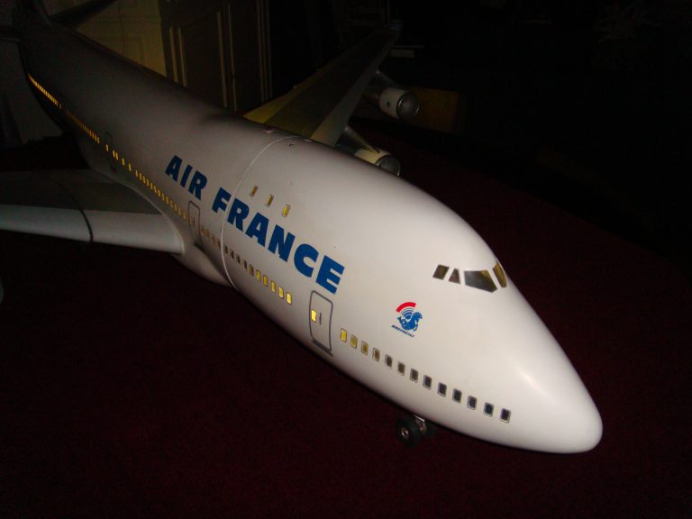 Boeing 747-100 AIR FRANCE 1/32nd Scale Cutaway Model