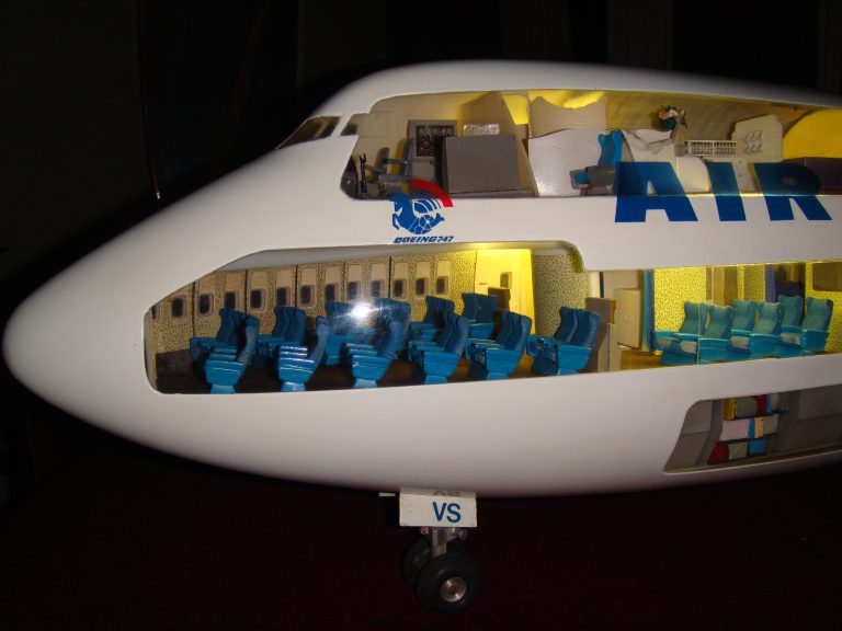 Boeing 747-100 AIR FRANCE 1/32nd Scale Cutaway Model