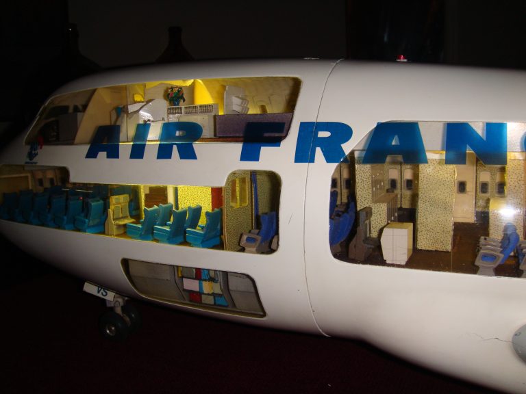 Boeing 747-100 AIR FRANCE 1/32nd Scale Cutaway Model