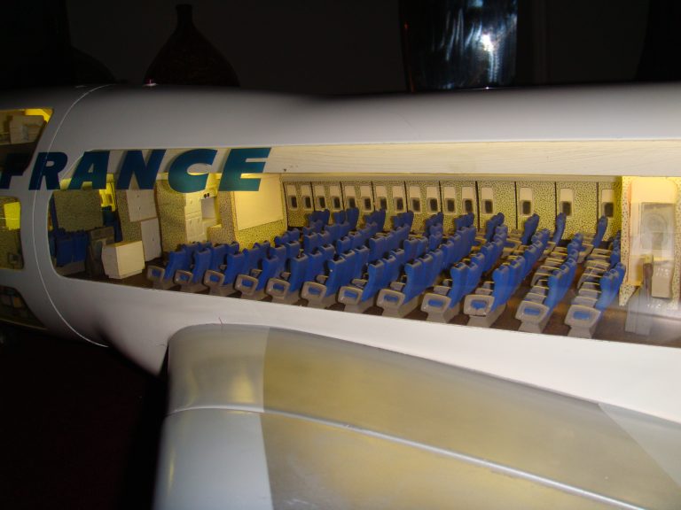 Boeing 747-100 AIR FRANCE 1/32nd Scale Cutaway Model