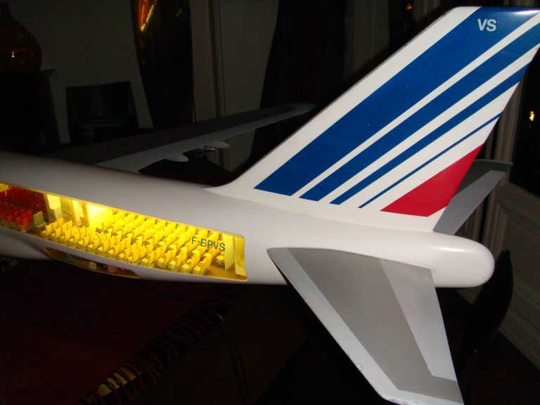 Boeing 747-100 AIR FRANCE 1/32nd Scale Cutaway Model