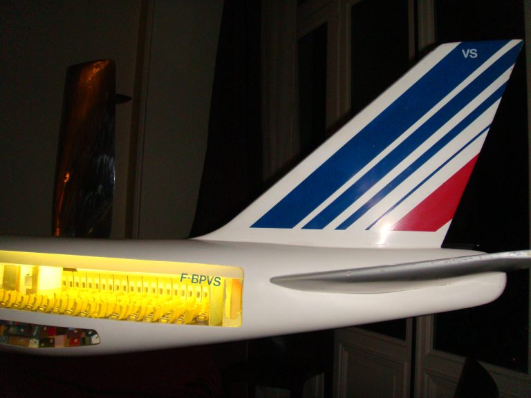 Boeing 747-100 AIR FRANCE 1/32nd Scale Cutaway Model