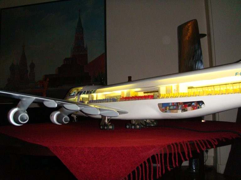 Boeing 747-100 AIR FRANCE 1/32nd Scale Cutaway Model