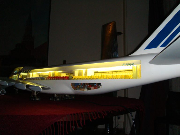 Boeing 747-100 AIR FRANCE 1/32nd Scale Cutaway Model