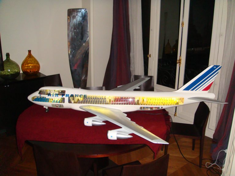 Boeing 747-100 AIR FRANCE 1/32nd Scale Cutaway Model
