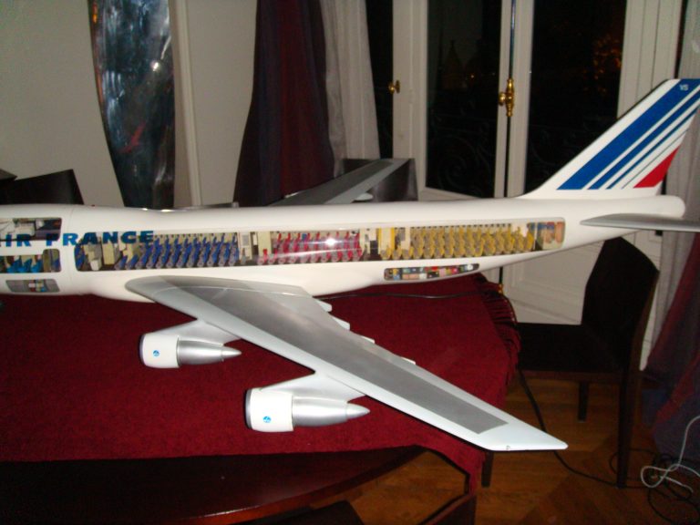 Boeing 747-100 AIR FRANCE 1/32nd Scale Cutaway Model