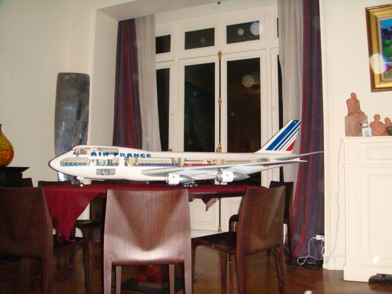 Boeing 747-100 AIR FRANCE 1/32nd Scale Cutaway Model