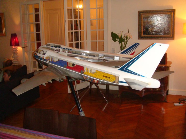 Boeing 747-100 AIR FRANCE Old Colors 1/32nd Scale Cutaway Model with Landing Gear