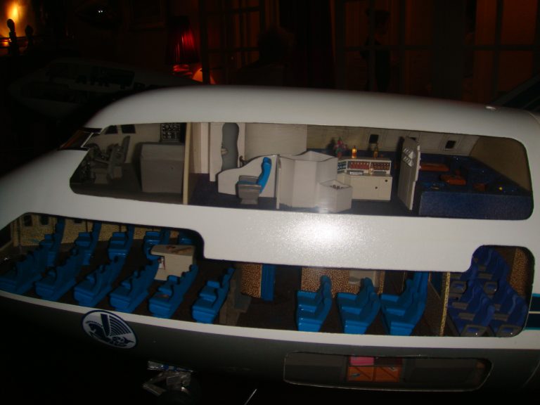 Boeing 747-100 AIR FRANCE Old Colors 1/32nd Scale Cutaway Model with Landing Gear