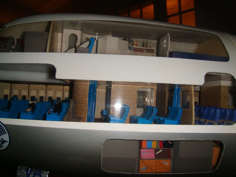 Boeing 747-100 AIR FRANCE Old Colors 1/32nd Scale Cutaway Model with Landing Gear
