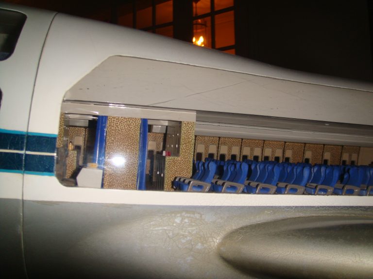 Boeing 747-100 AIR FRANCE Old Colors 1/32nd Scale Cutaway Model with Landing Gear