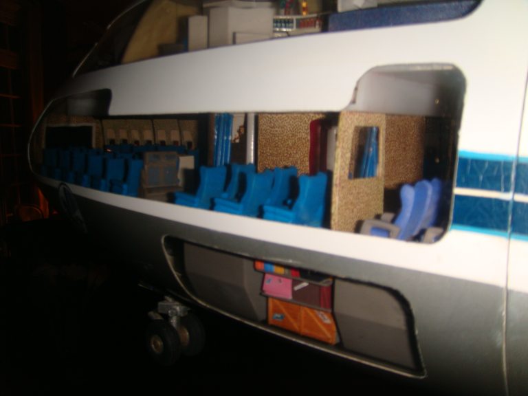 Boeing 747-100 AIR FRANCE Old Colors 1/32nd Scale Cutaway Model with Landing Gear