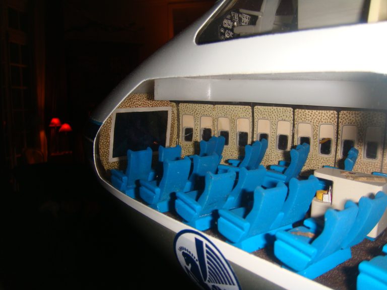 Boeing 747-100 AIR FRANCE Old Colors 1/32nd Scale Cutaway Model with Landing Gear
