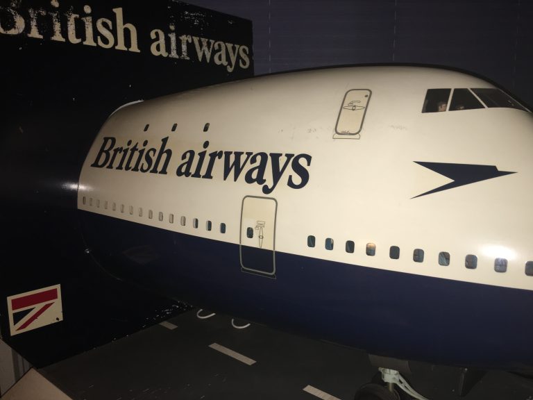 Boeing 747-100 BRITISH AIRWAYS 1/16th Scale Cutaway Nose Section Model