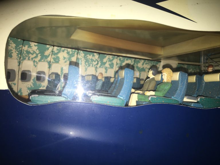 Boeing 747-100 BRITISH AIRWAYS 1/16th Scale Cutaway Nose Section Model