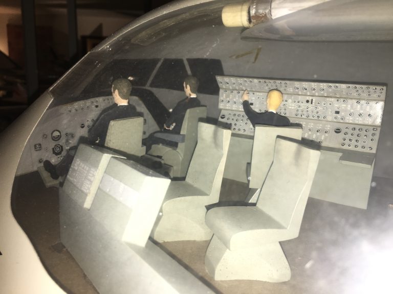 Boeing 747-100 BRITISH AIRWAYS 1/16th Scale Cutaway Nose Section Model
